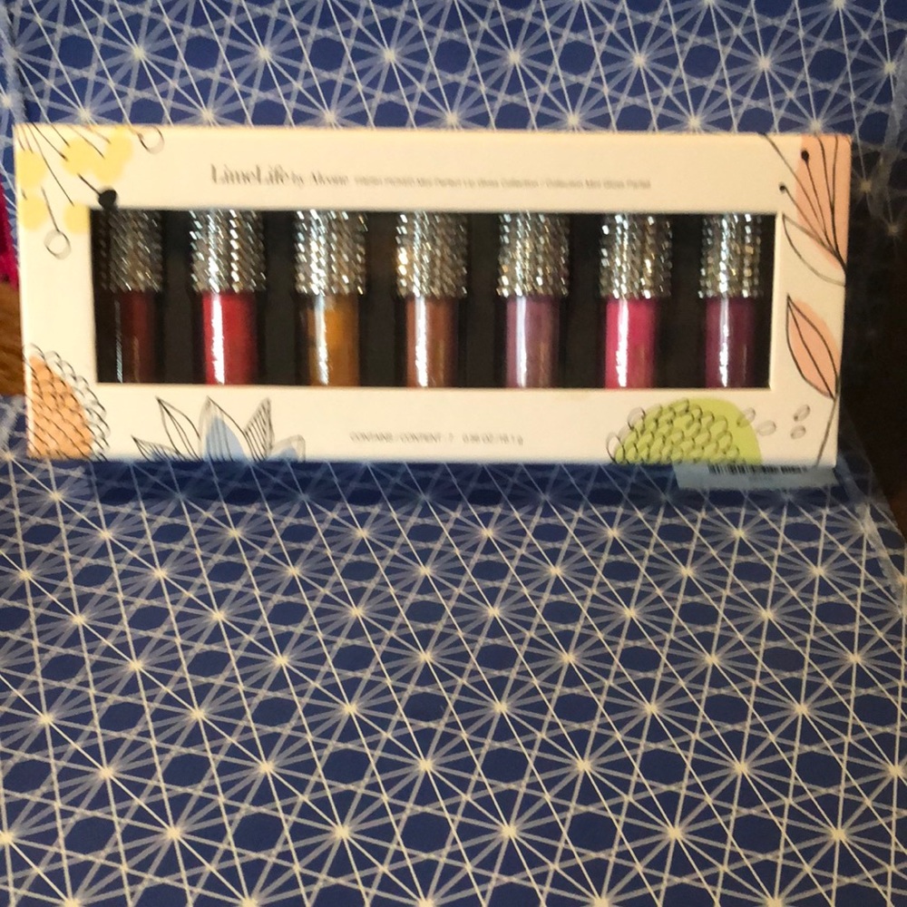 LimeLife mini lip gloss. New in box contains 7 mini lip gloss